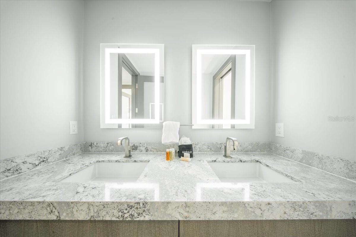 W7882338 Property Photo