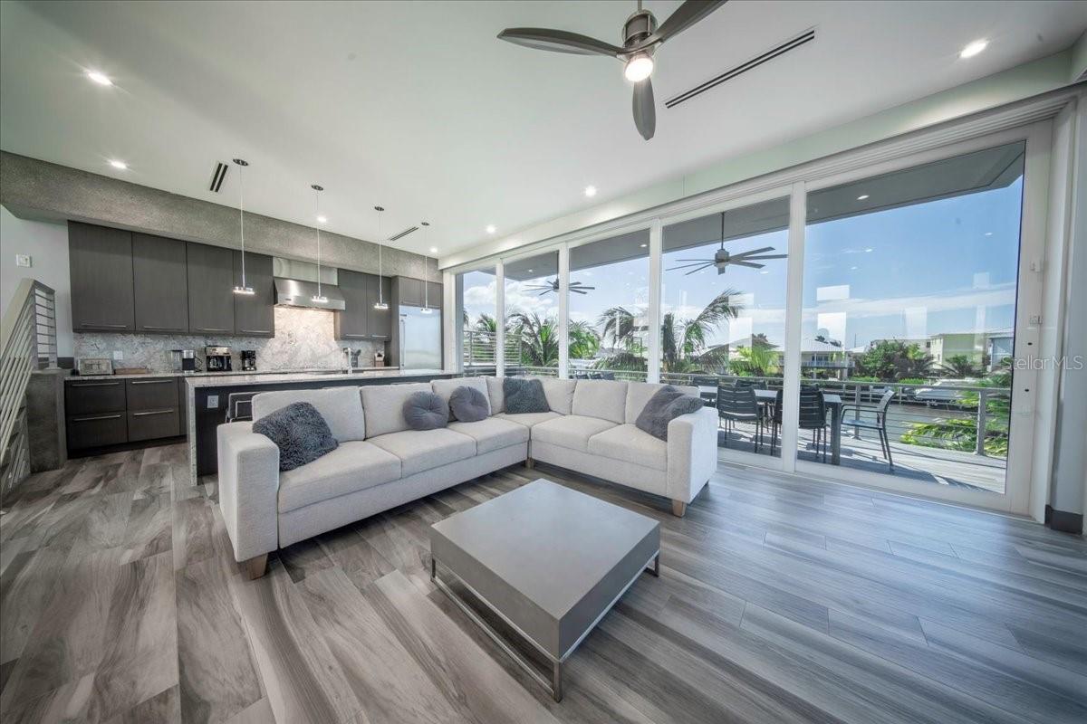 W7882338 Property Photo