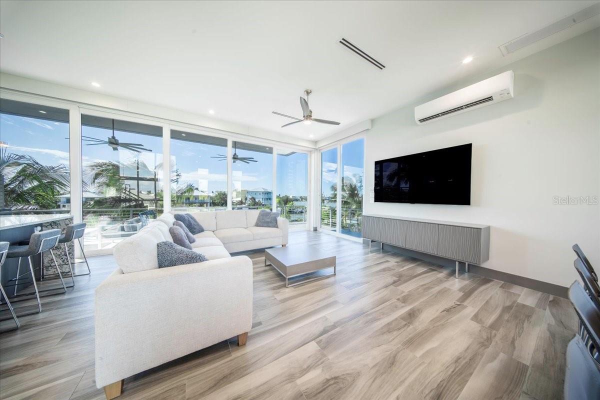 W7882338 Property Photo