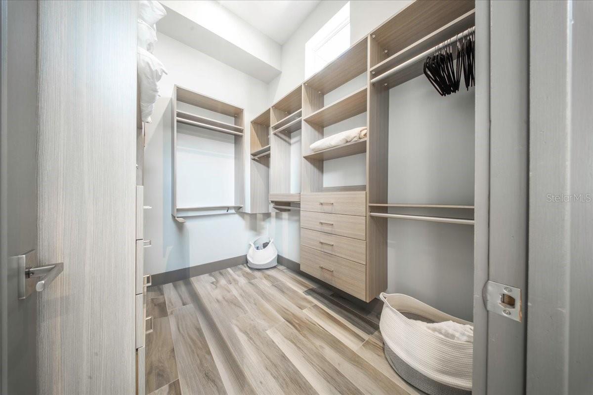 W7882338 Property Photo