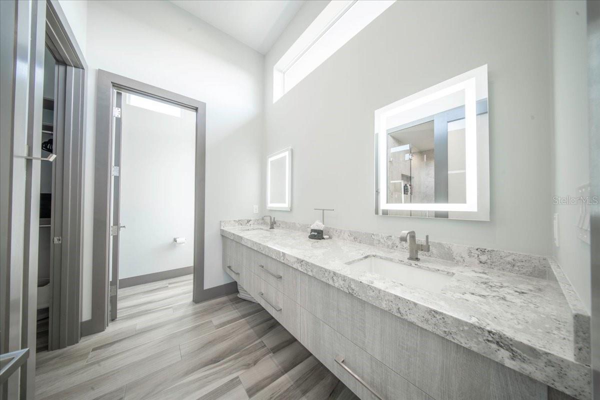 W7882338 Property Photo