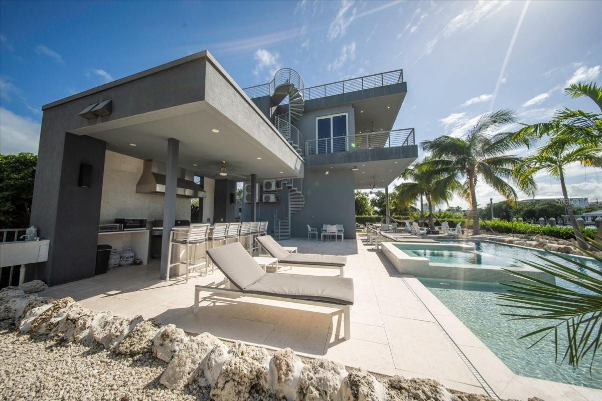 W7882338 Property Photo