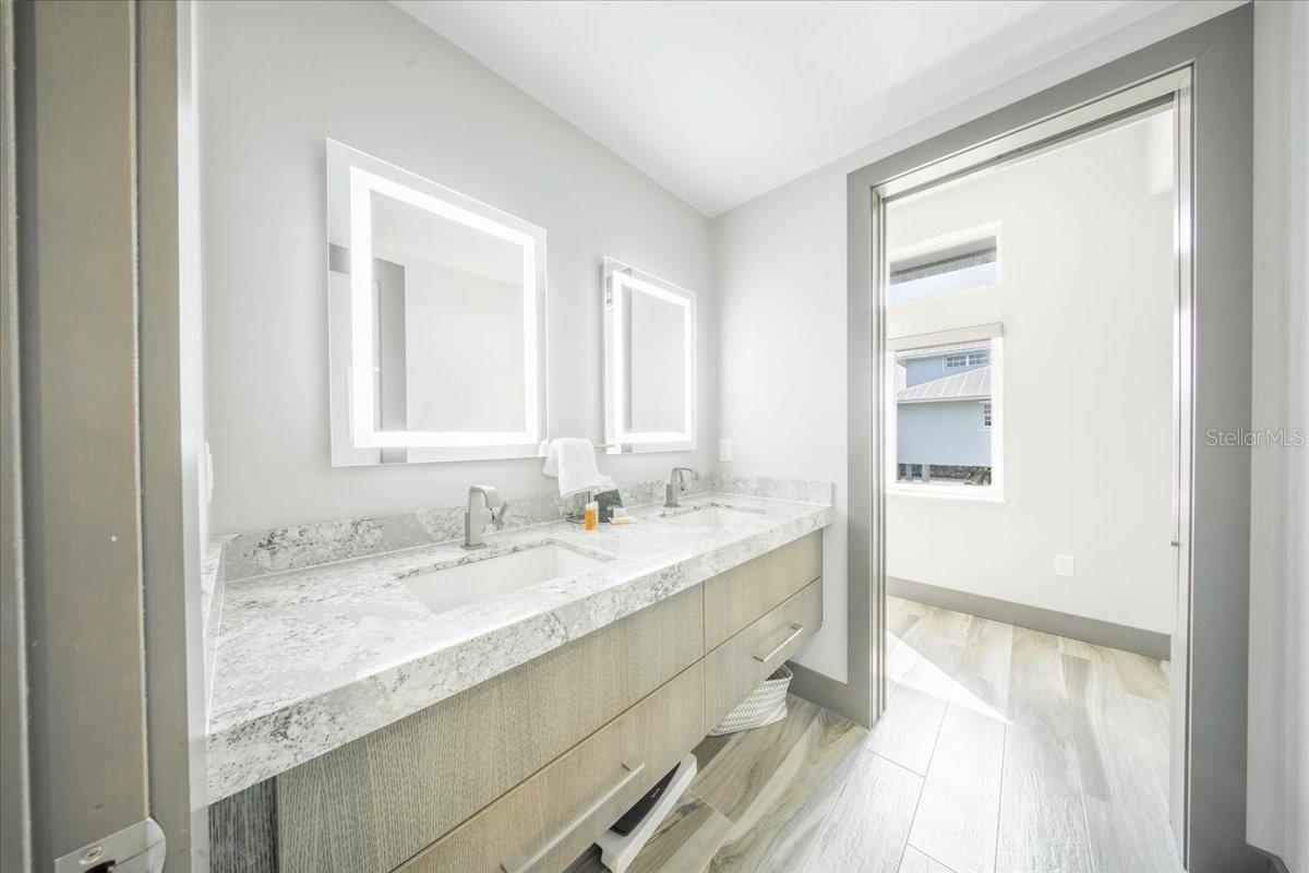 W7882338 Property Photo