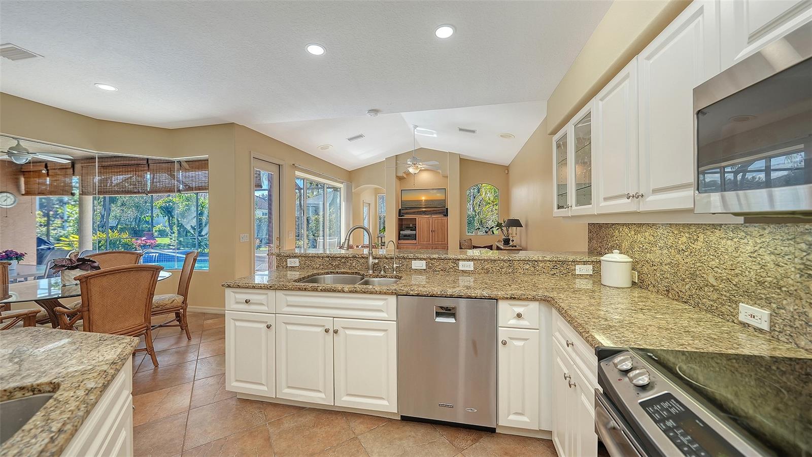 8544 PARK SHORE LN, SARASOTA, FL, 34238