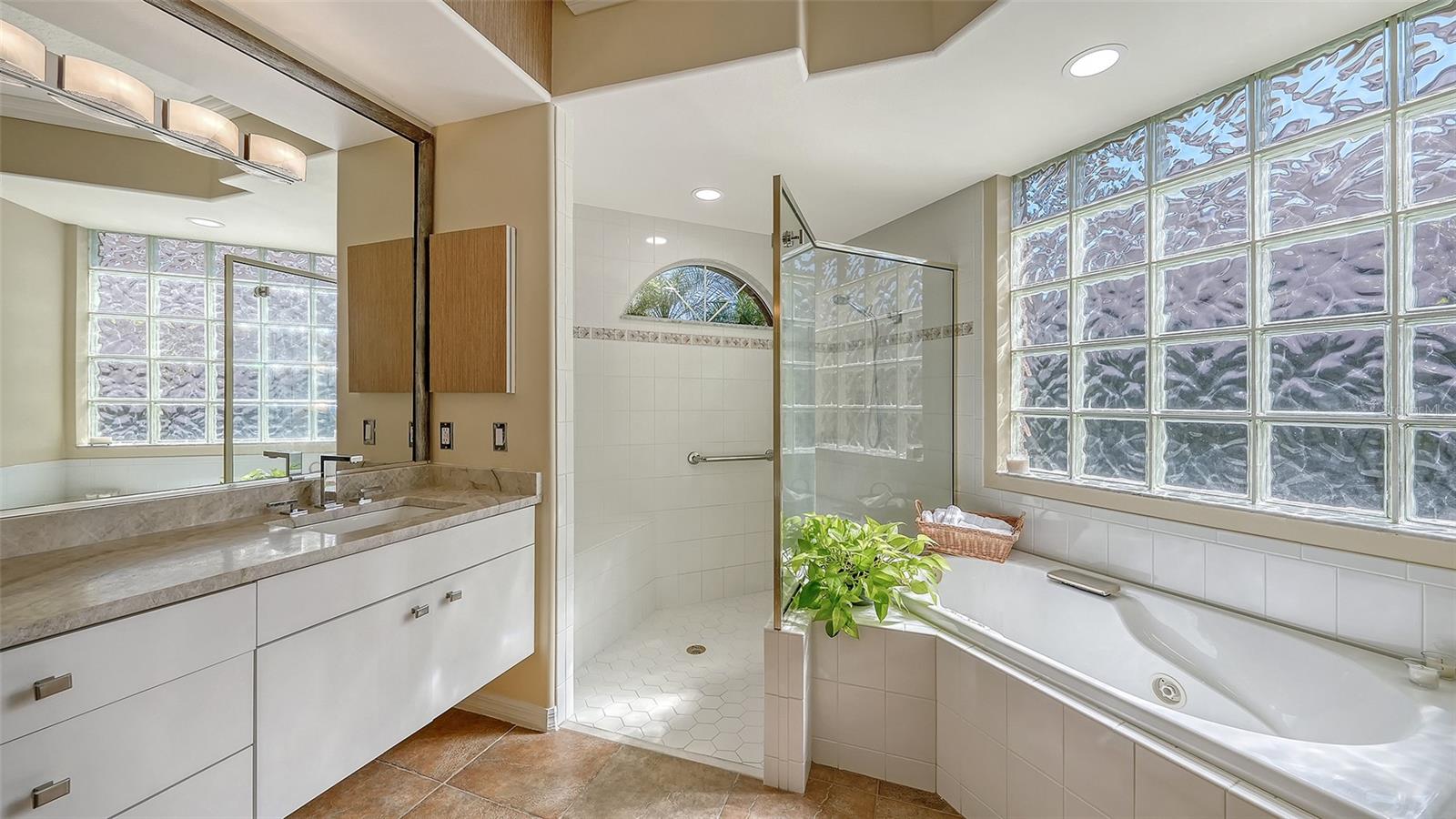 8544 PARK SHORE LN, SARASOTA, FL, 34238