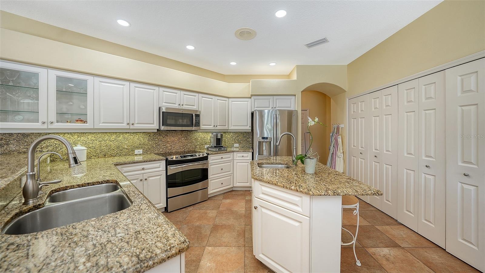 8544 PARK SHORE LN, SARASOTA, FL, 34238