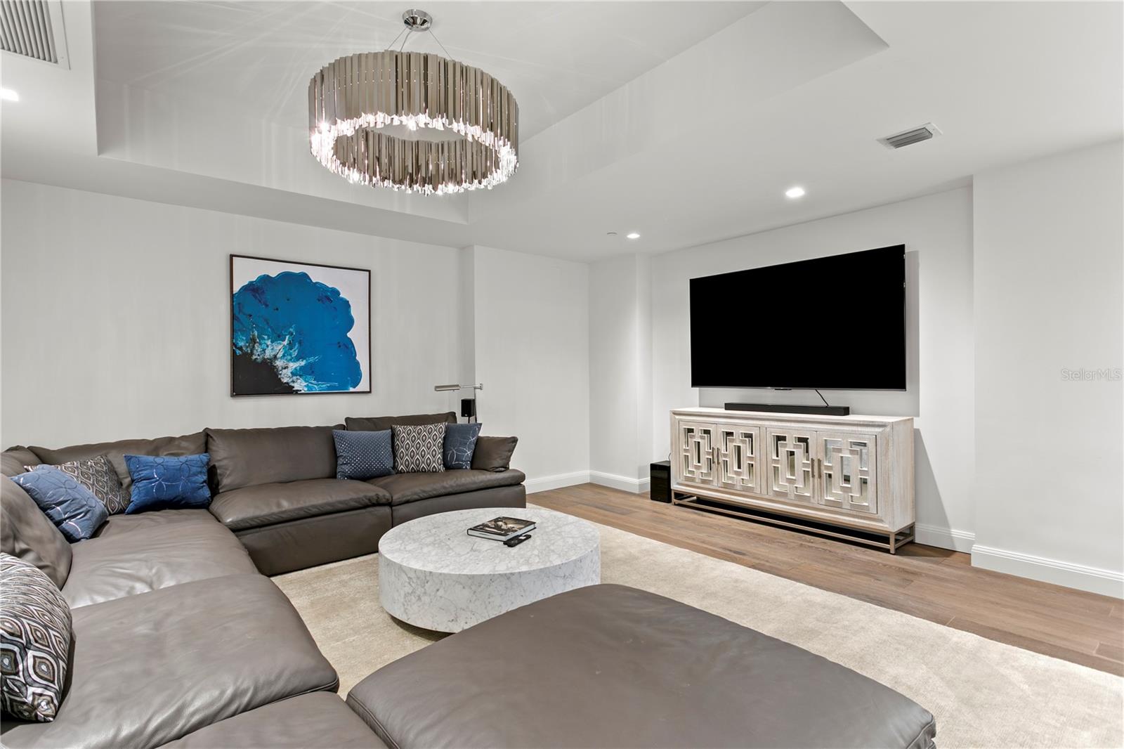 TB8467814 Property Photo