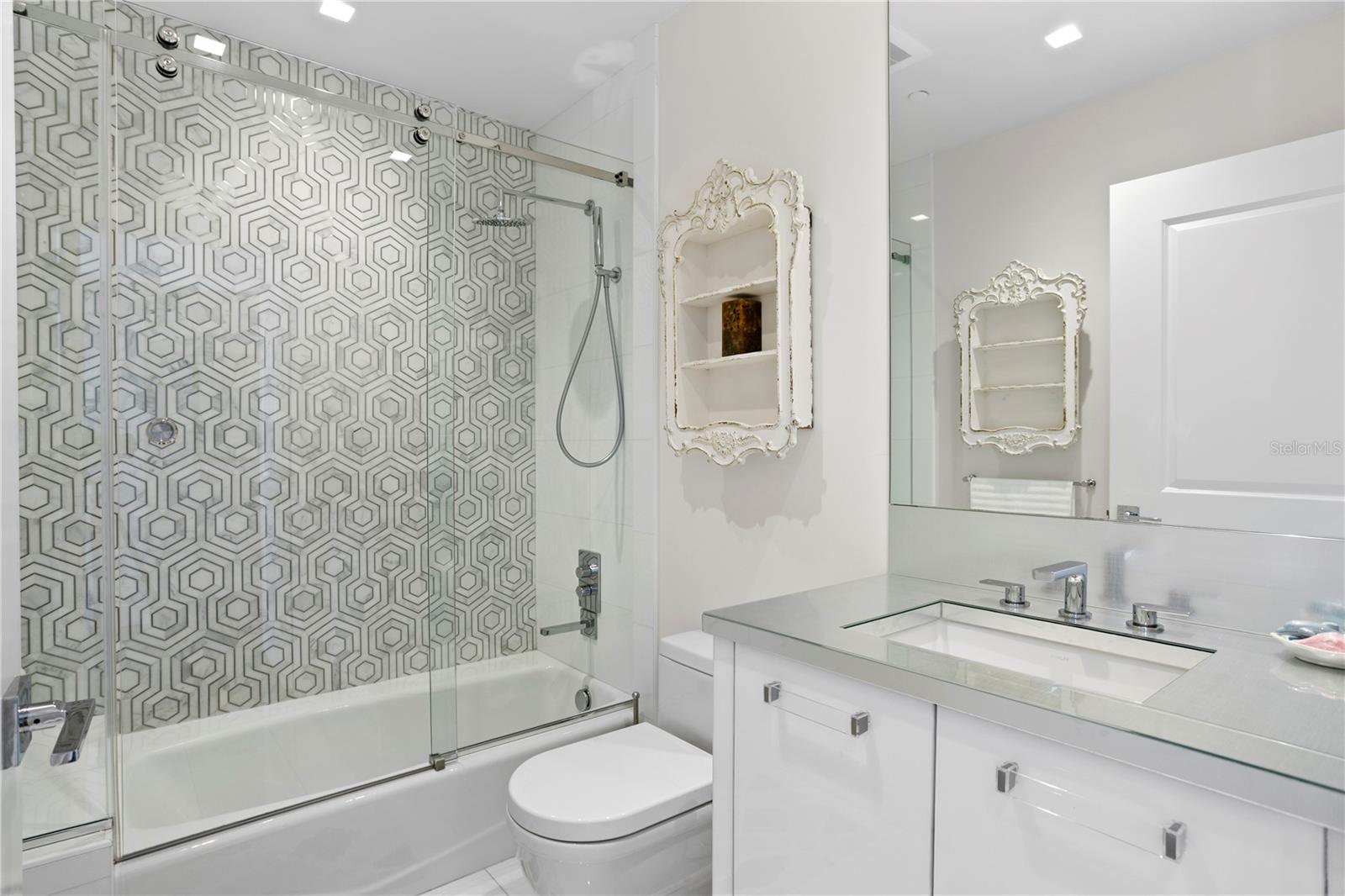 TB8467814 Property Photo