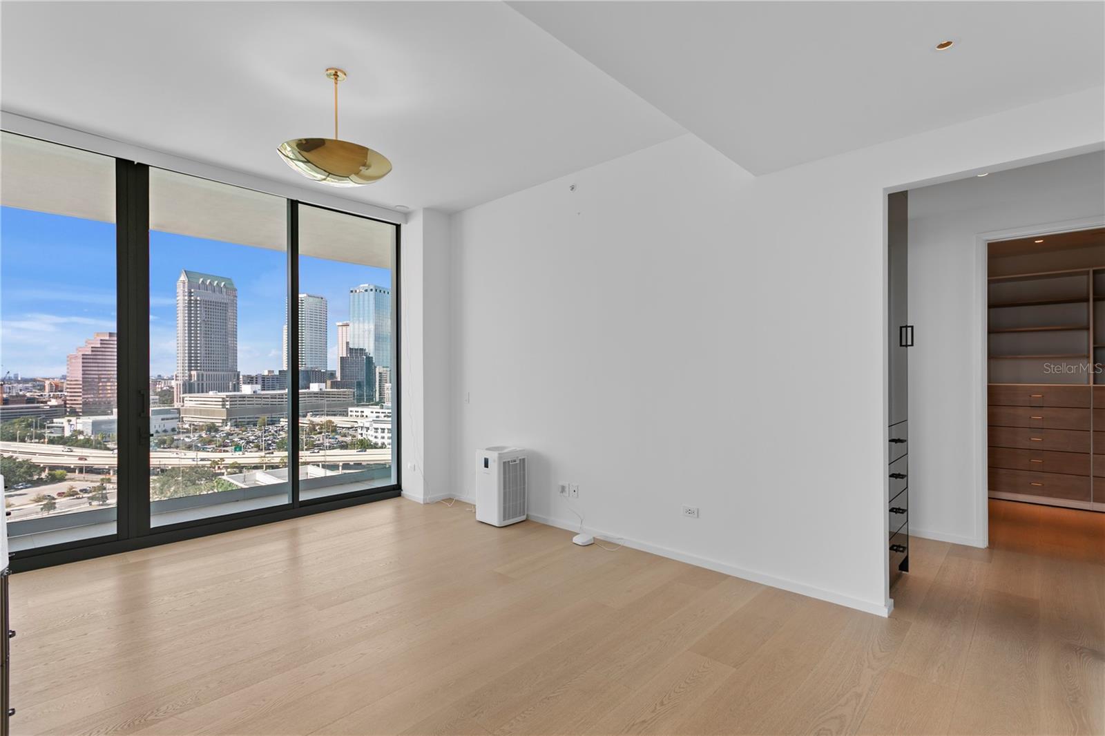 TB8467824 Property Photo