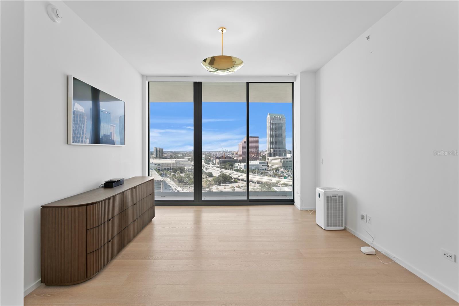 TB8467824 Property Photo