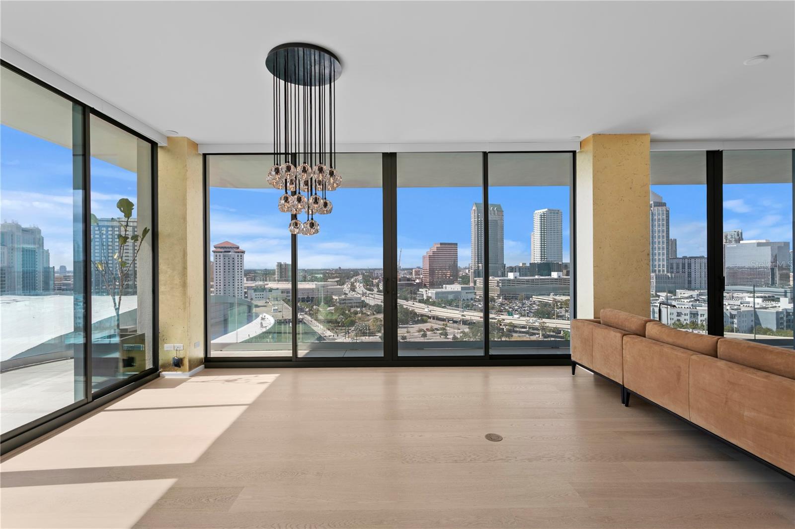 TB8467824 Property Photo