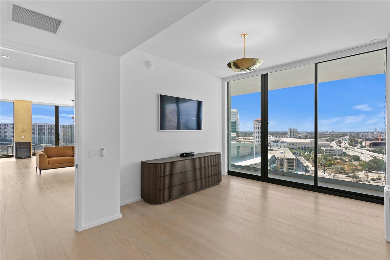 TB8467824 Property Photo