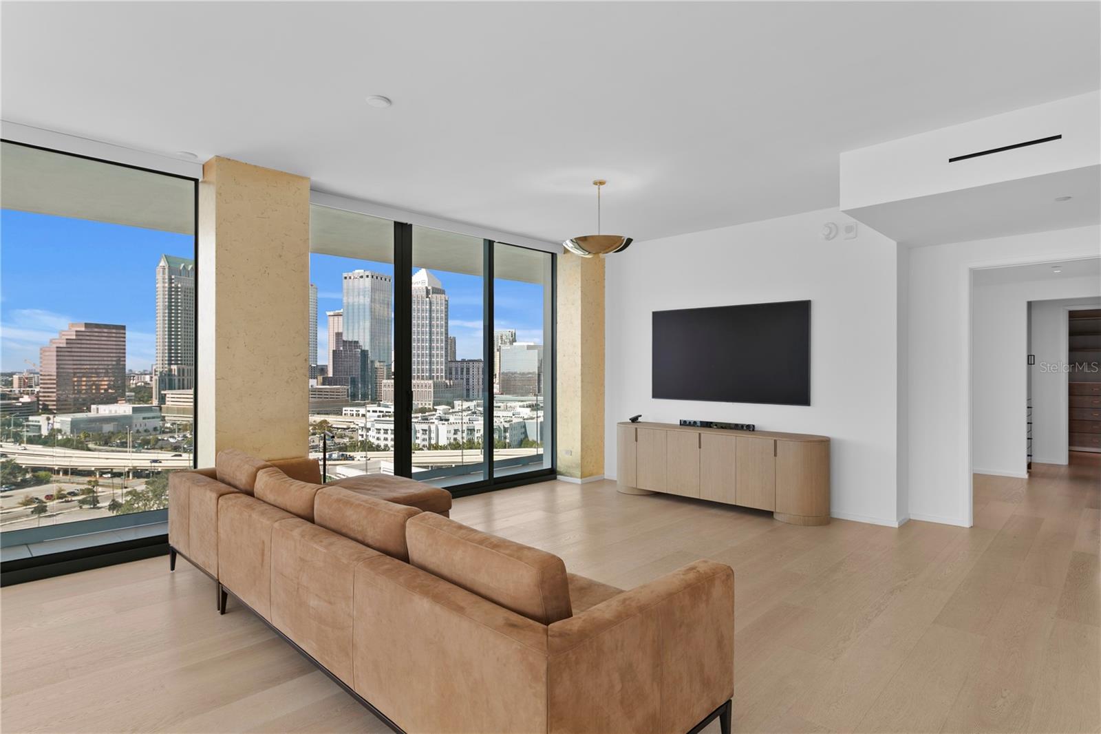 TB8467824 Property Photo