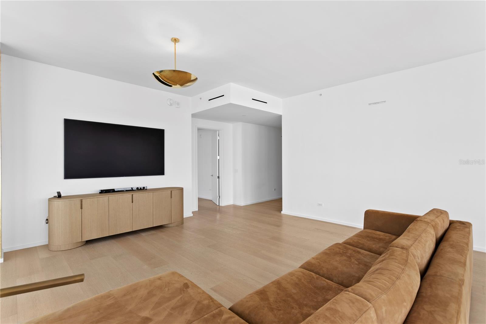 TB8467824 Property Photo