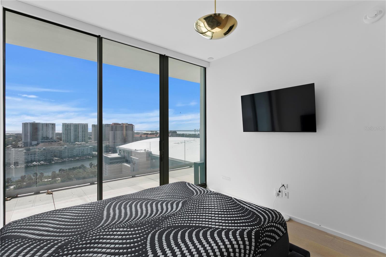 TB8467824 Property Photo