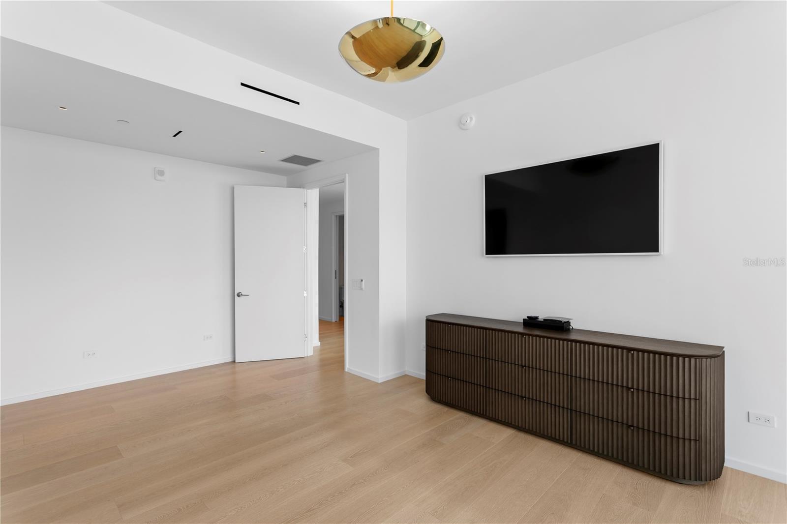 TB8467824 Property Photo