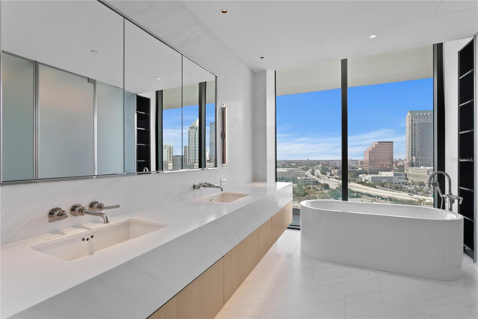 TB8467824 Property Photo