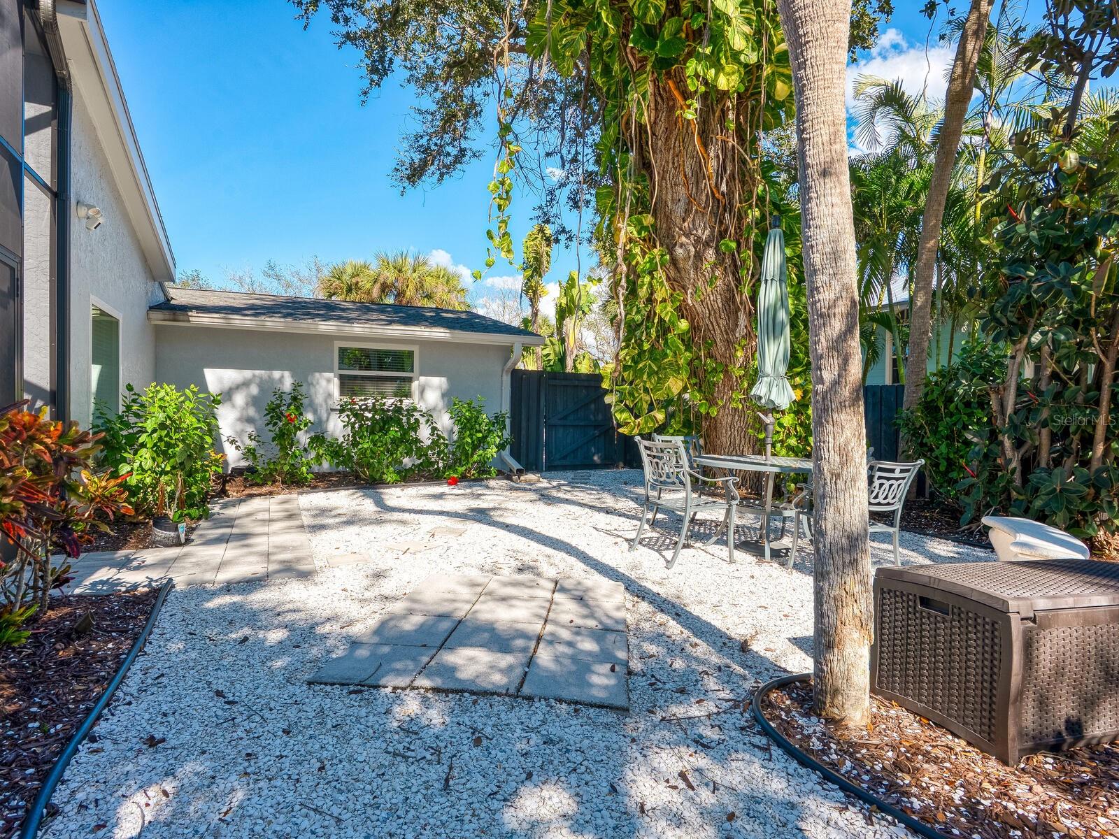1002 GLEBE LN, SARASOTA, FL, 34242