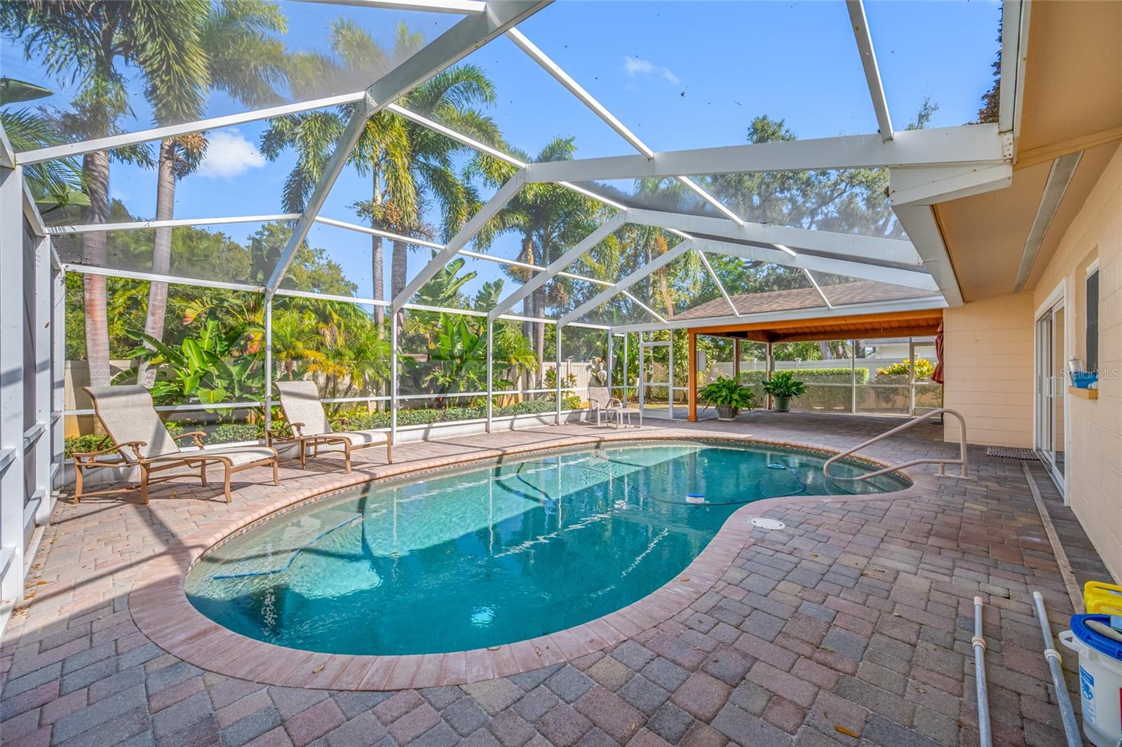 TB8467916 Property Photo