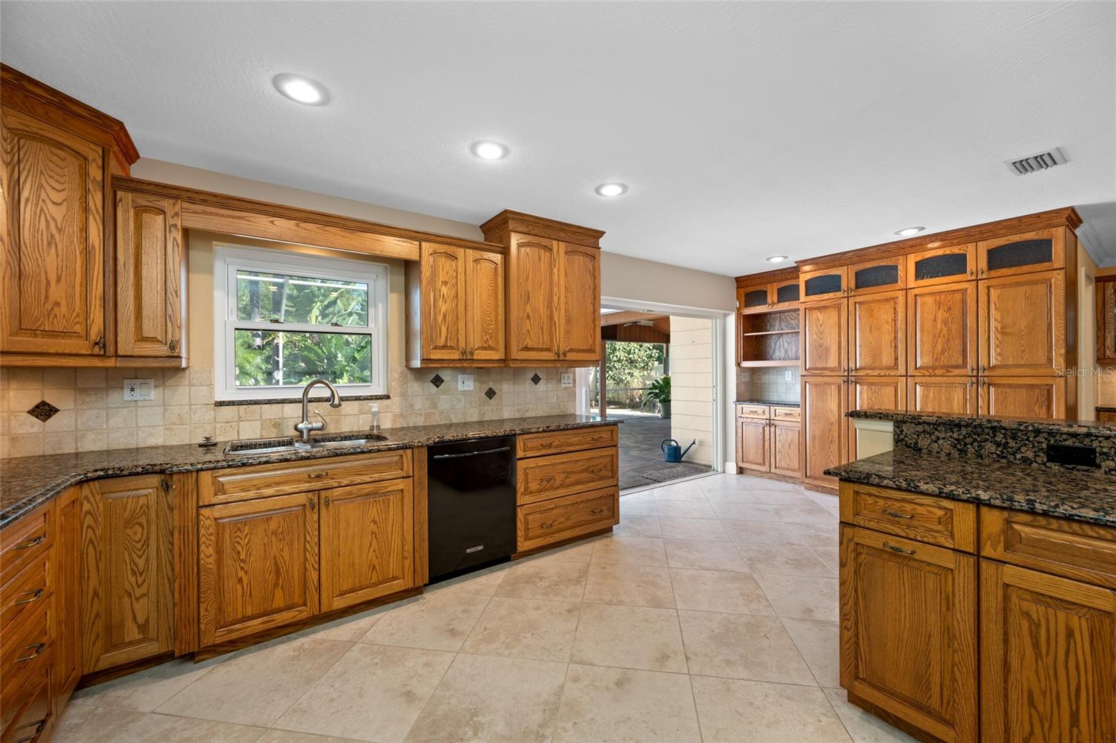 TB8467916 Property Photo