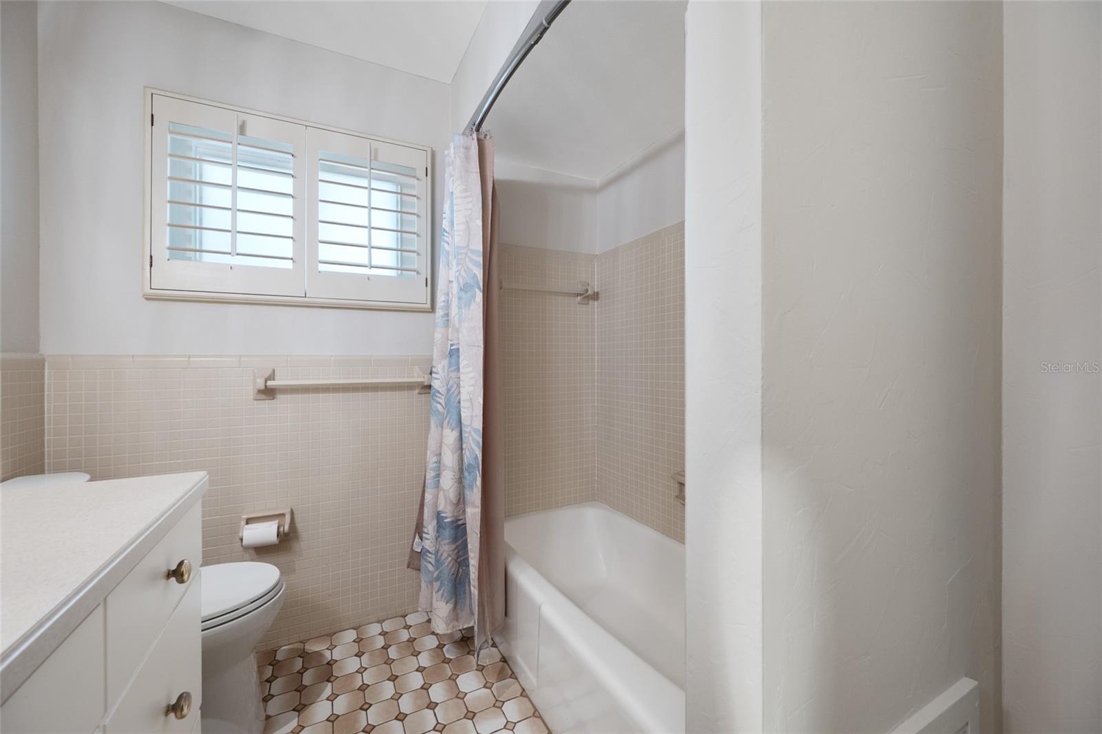 TB8467916 Property Photo