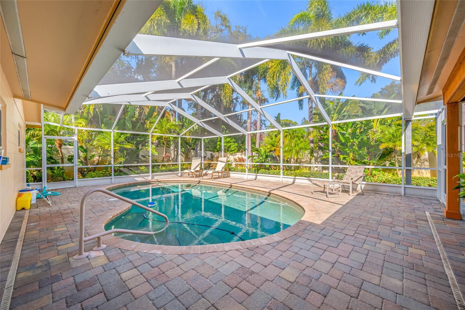 TB8467916 Property Photo