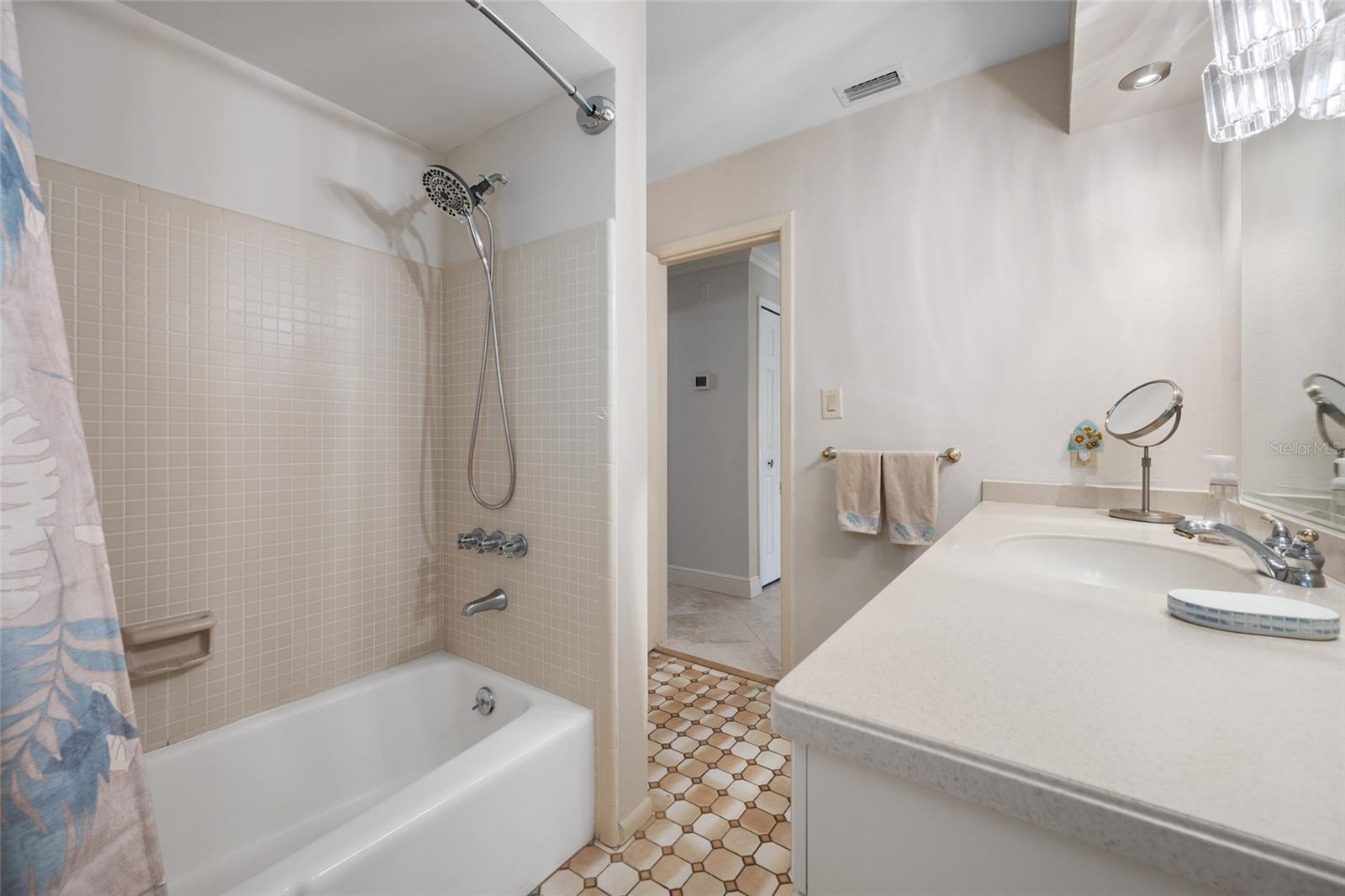 TB8467916 Property Photo