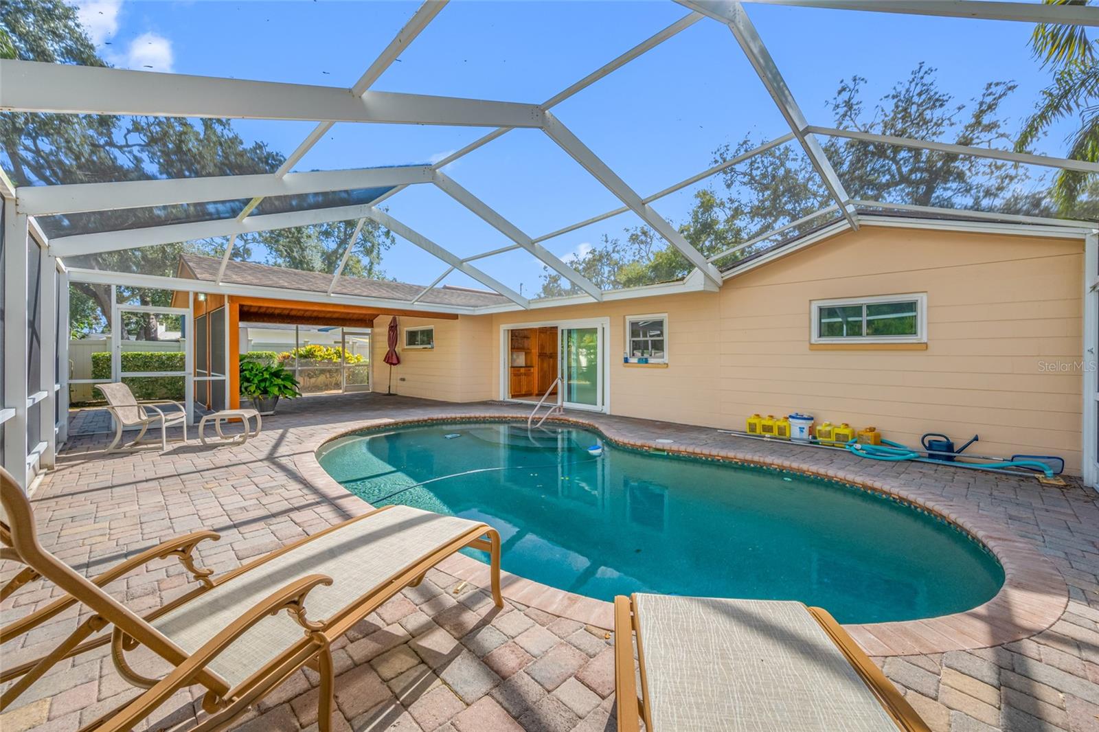 TB8467916 Property Photo