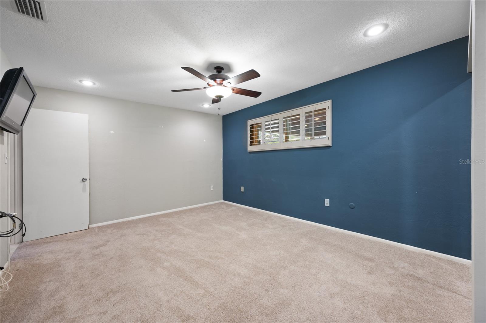 TB8467916 Property Photo