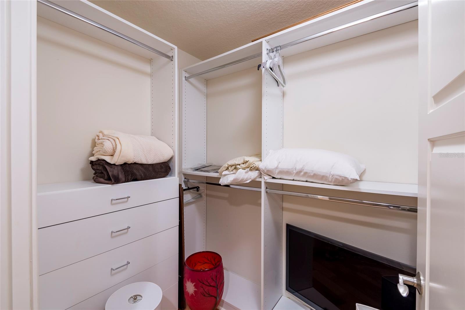 TB8467929 Property Photo