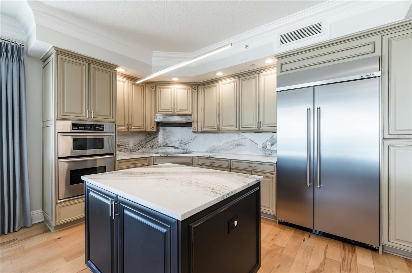 TB8467929 Property Photo