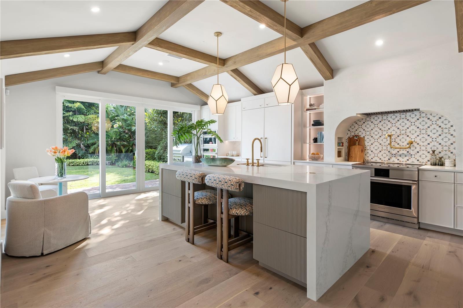 O6376319 Property Photo