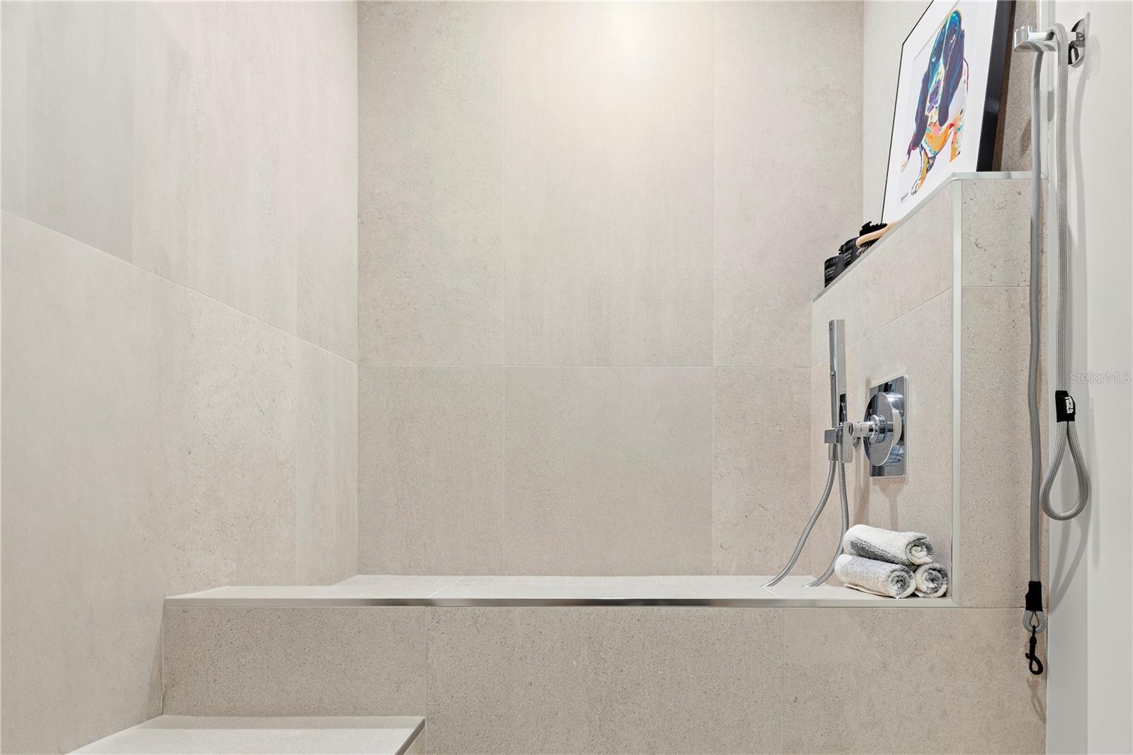 O6376319 Property Photo