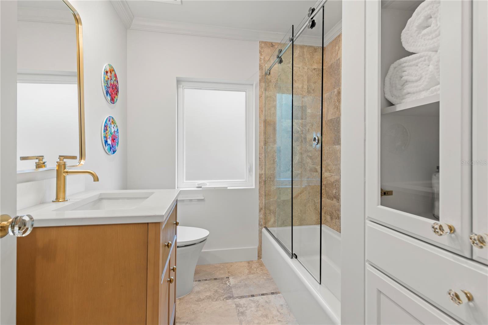 O6376319 Property Photo