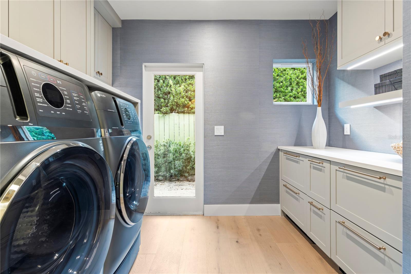 O6376319 Property Photo