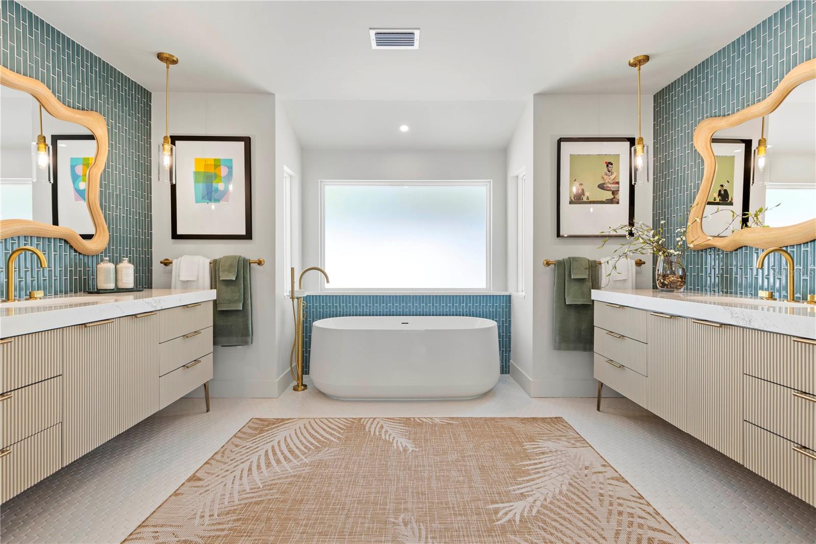 O6376319 Property Photo