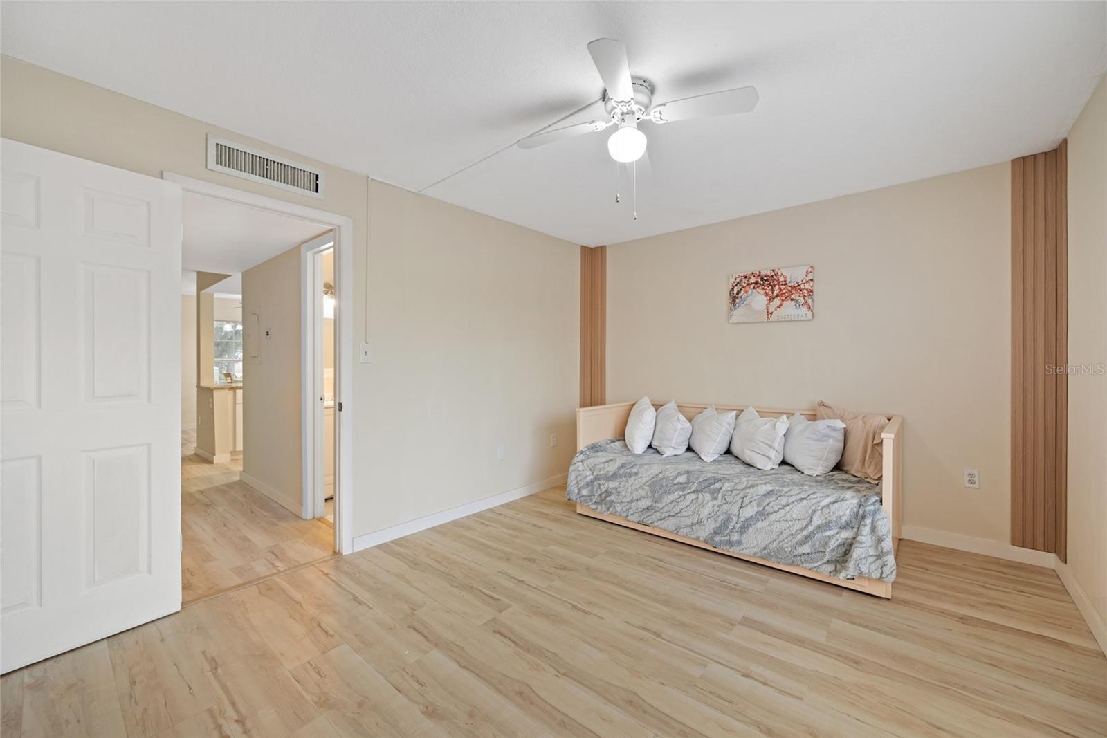 1290 83RD AVE N #B, ST PETERSBURG, FL, 33702