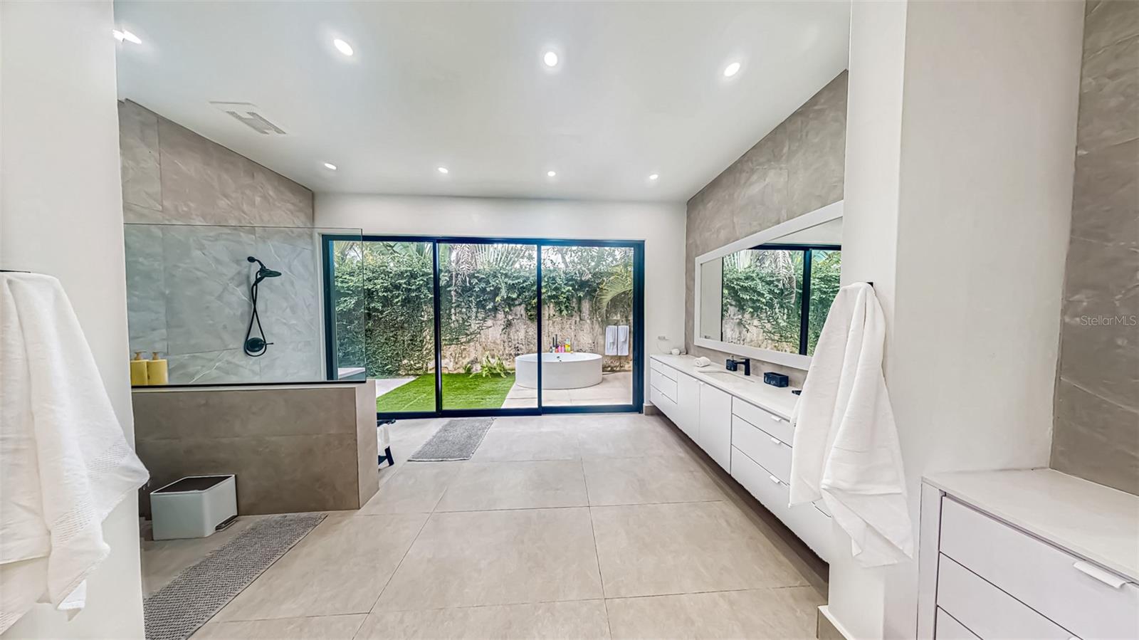 PR9118749 Property Photo