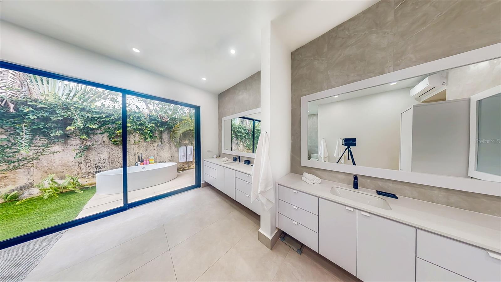 PR9118749 Property Photo