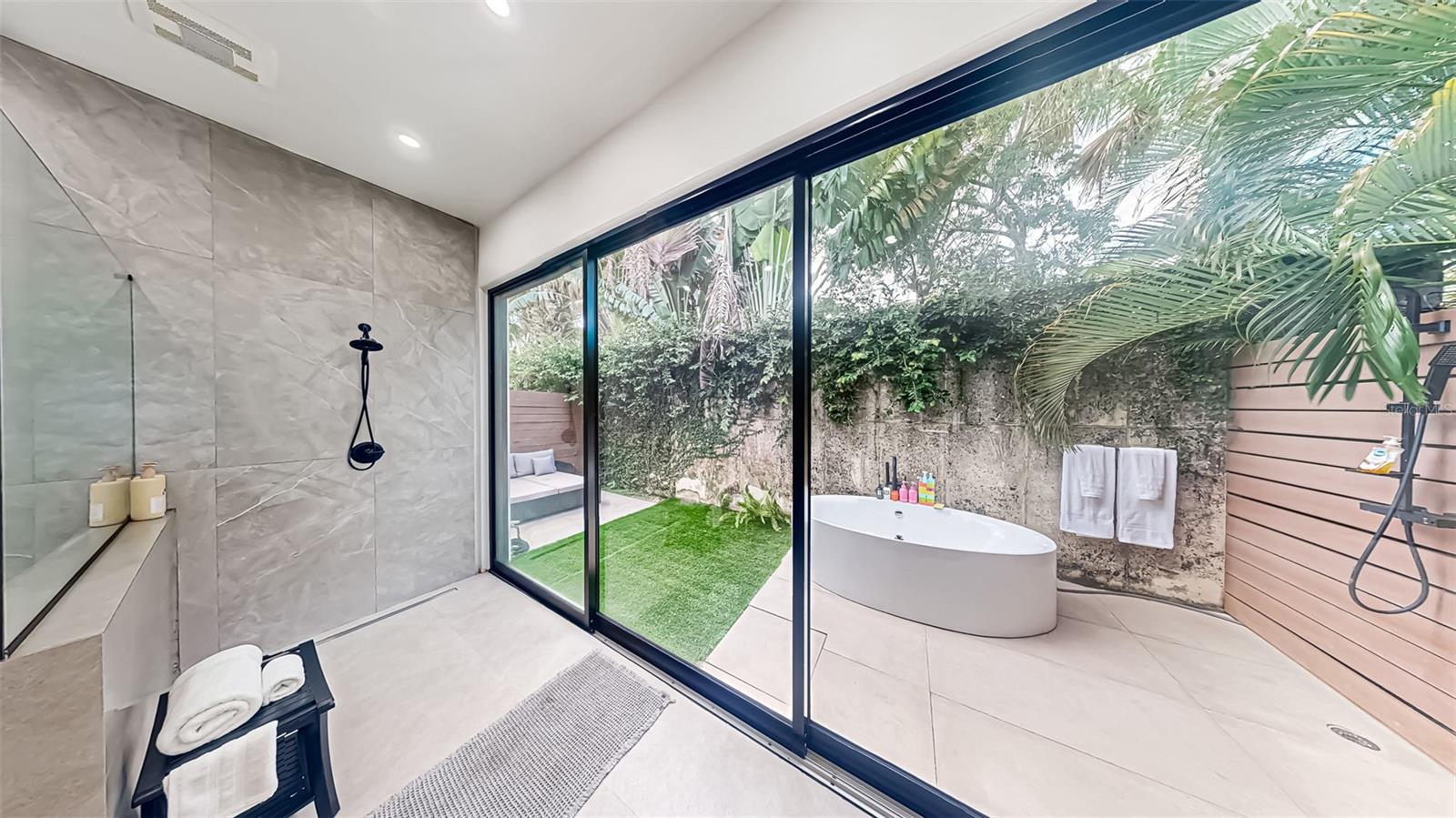 PR9118749 Property Photo