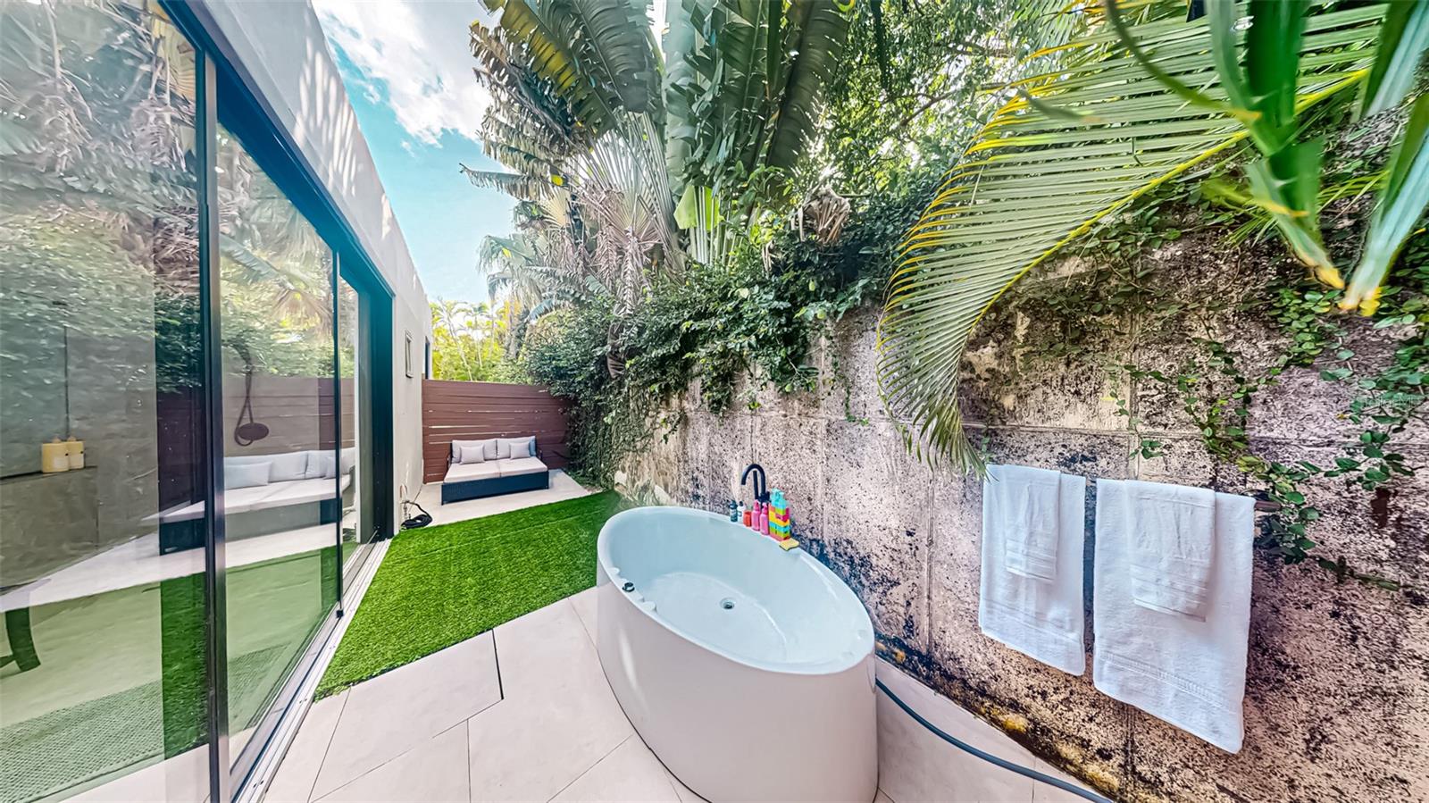 PR9118749 Property Photo