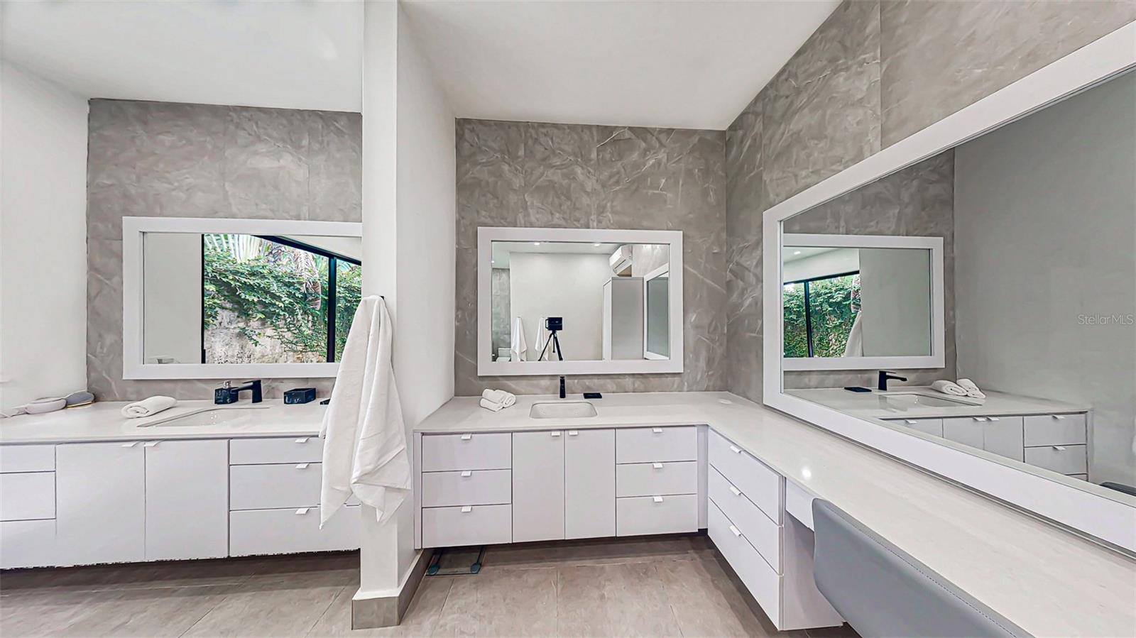 PR9118749 Property Photo