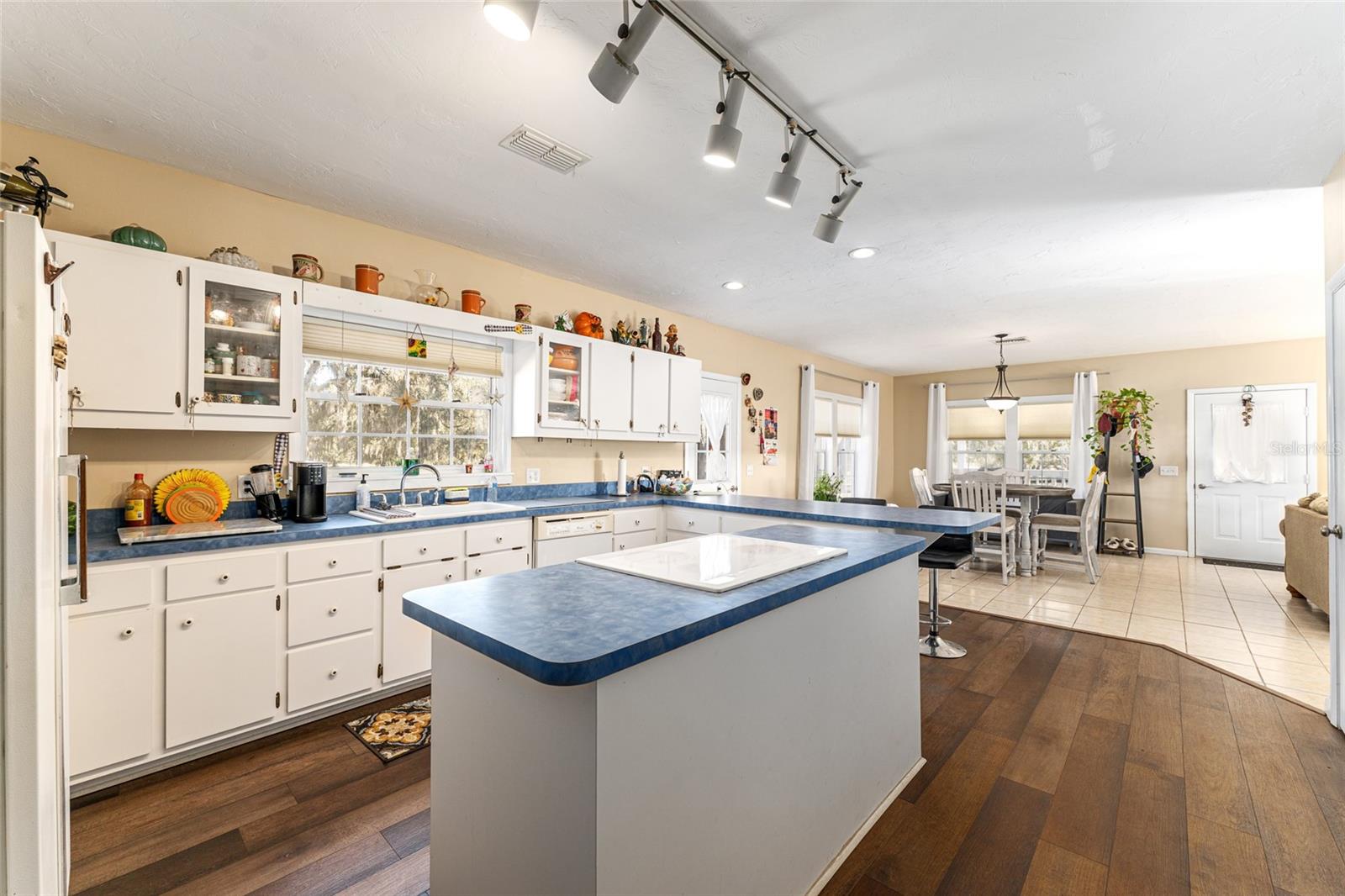 OM717276 Property Photo