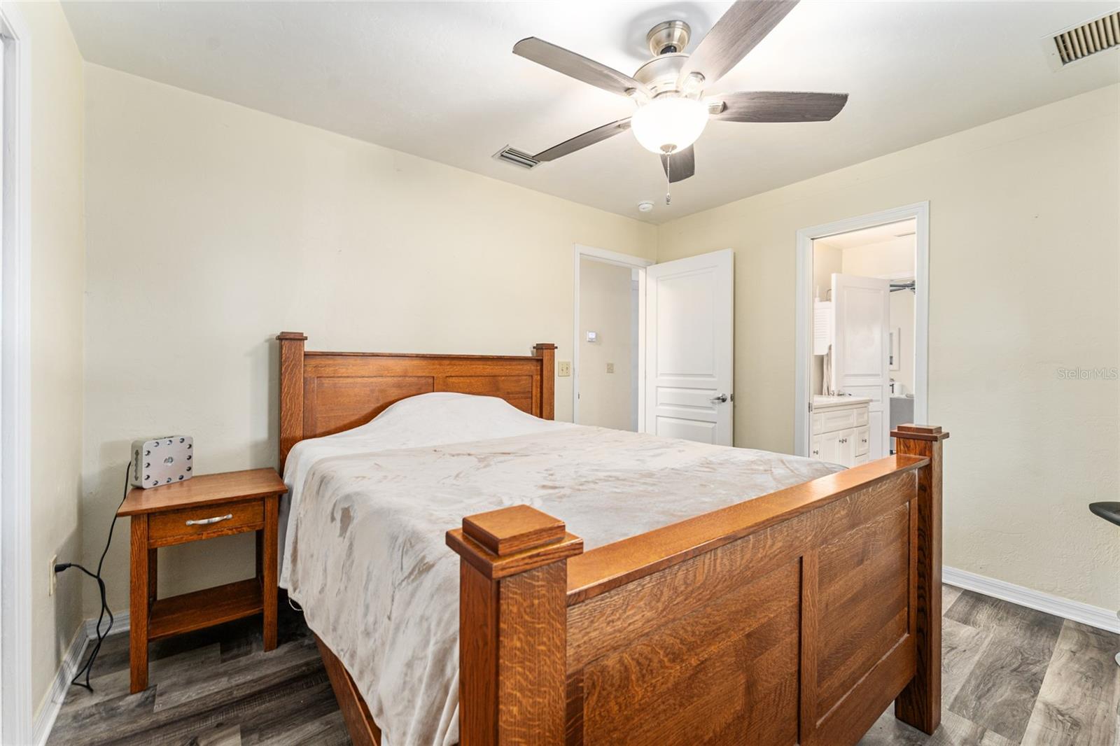 OM717276 Property Photo