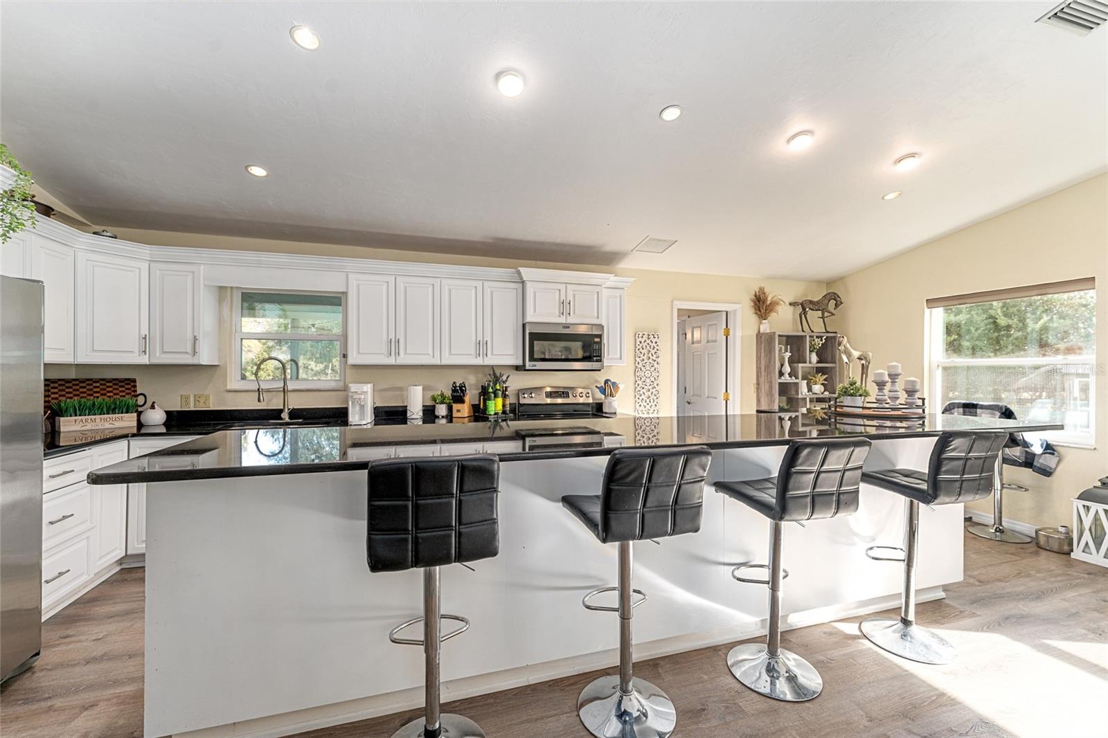 OM717276 Property Photo