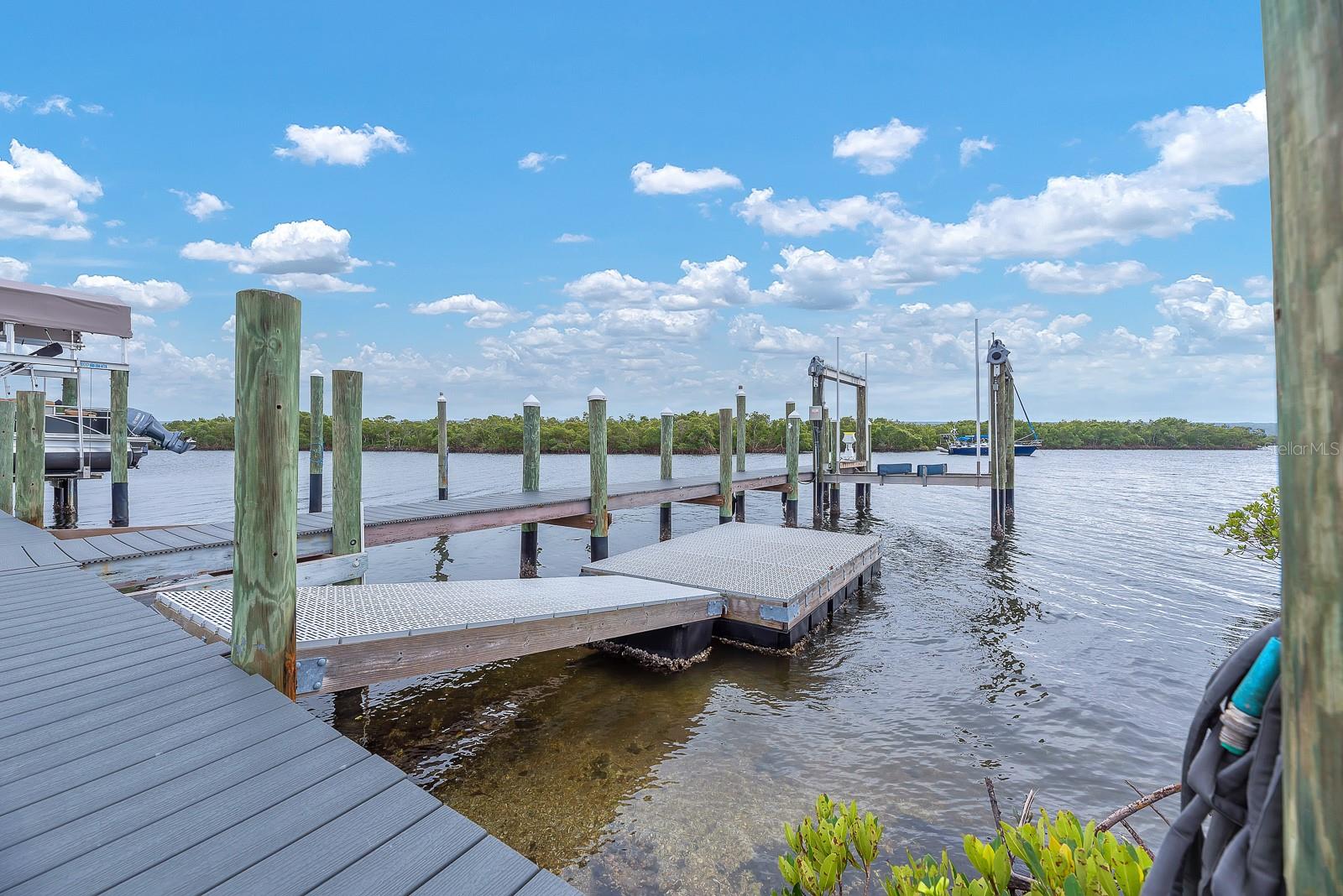 3304 W SHELL POINT RD, RUSKIN, FL, 33570