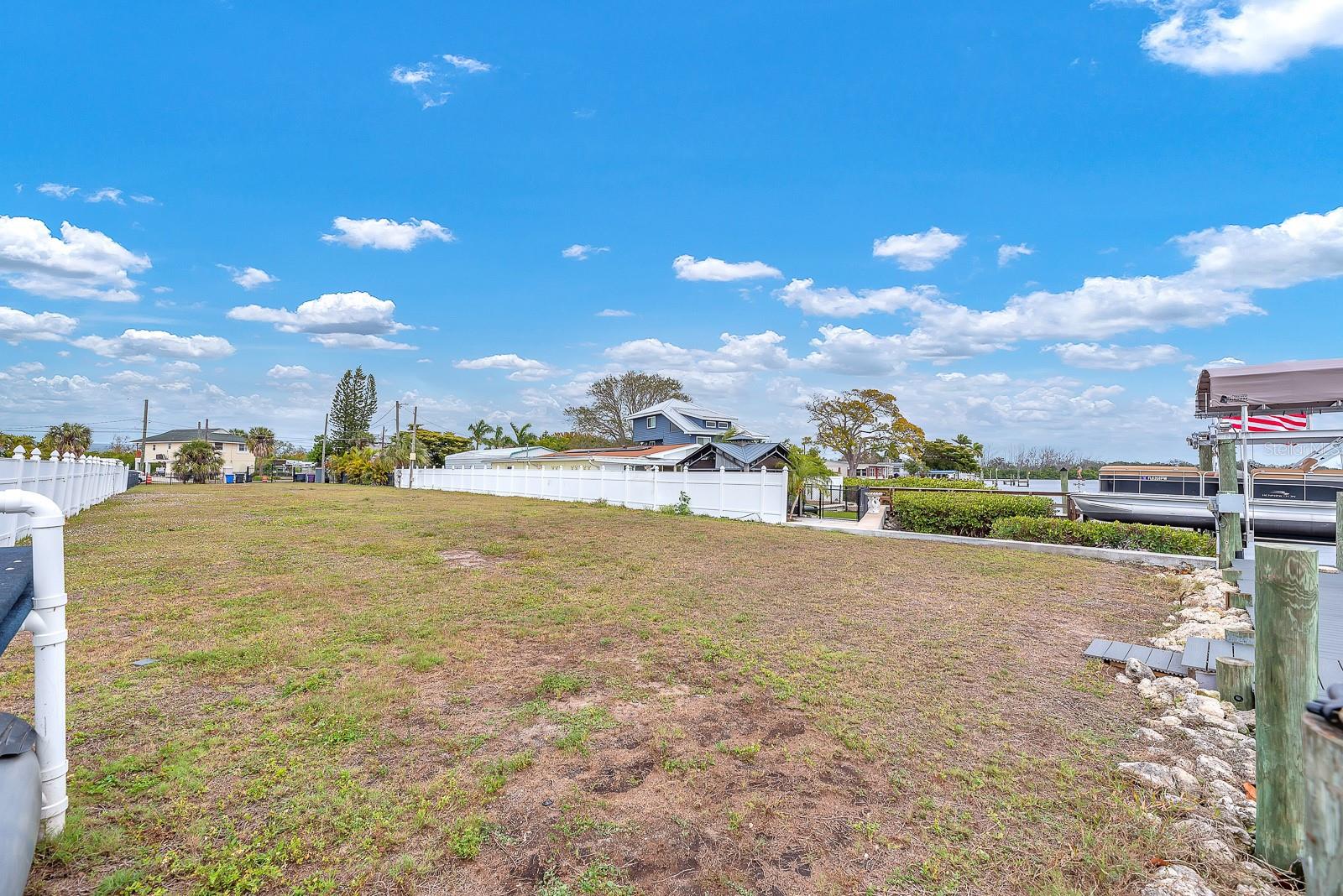 3304 W SHELL POINT RD, RUSKIN, FL, 33570