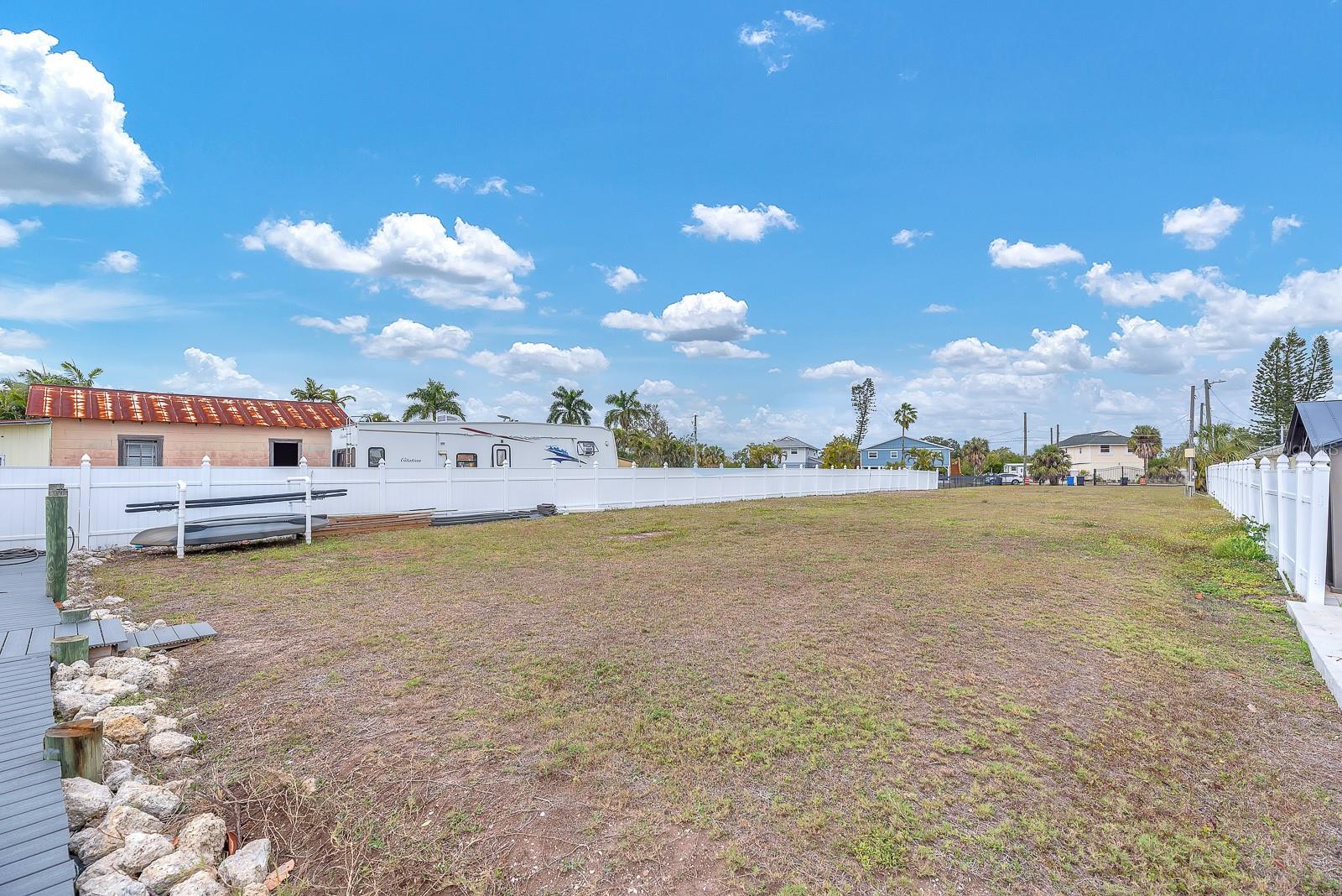 3304 W SHELL POINT RD, RUSKIN, FL, 33570