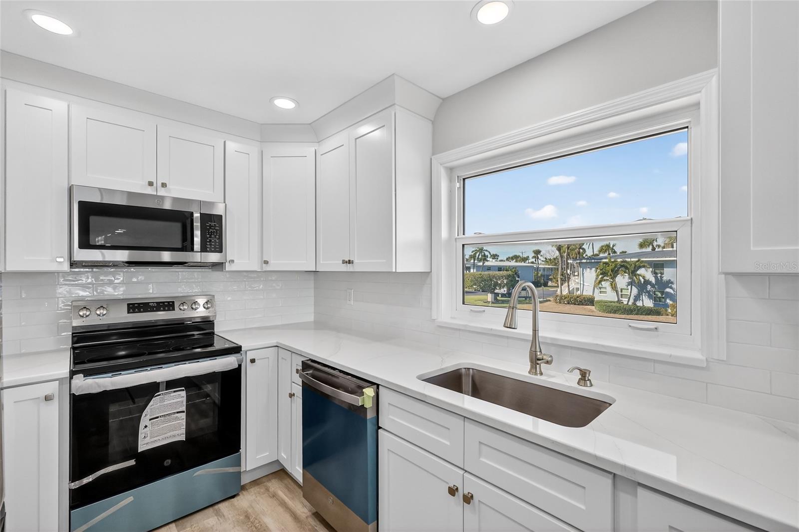 600 MANATEE AVE #212, HOLMES BEACH, FL, 34217