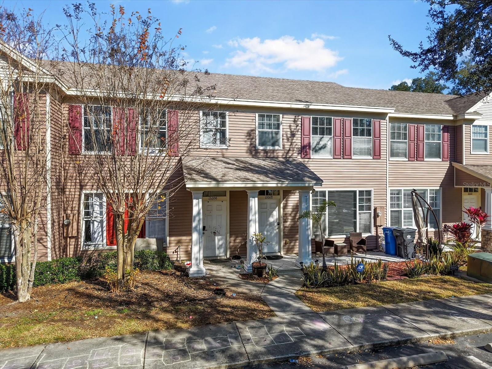 Front showing with Lanai space at front door.